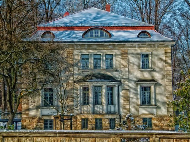 Praxisräume in Dresden-Bühlau: 90 m² in sanierter Villa, barrierefrei