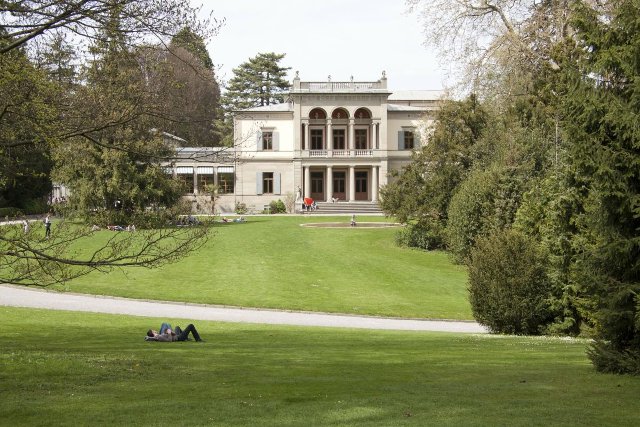 200 m² Bürofläche am Park in Dresden-Strehlen - saniertes Altbaugebäude