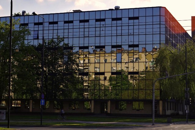 100 m² Bürofläche in Dresden-Prohlis mit Aufzug und fünf Stellplätzen
