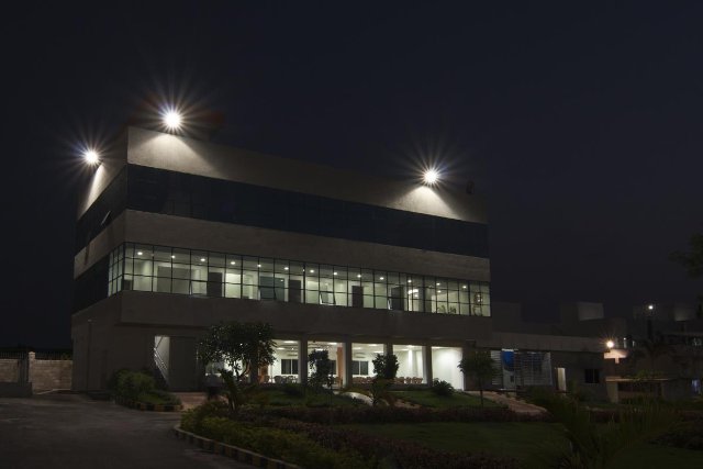 Bürofläche in Dresden-Cotta: 400 m² im Gewerbepark, ab 120 m² teilbar