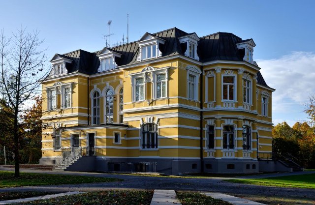 Stadtvilla in Dresden-Neustadt zur Miete: 260 m², 8 Zimmer, Garten und Garage
